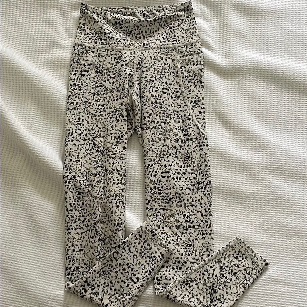 Old Navy Black and White Patterned Leggings